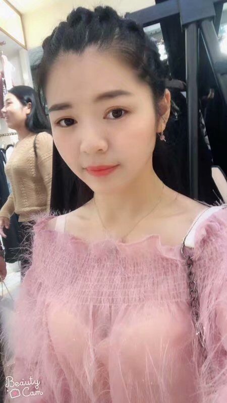 21岁 162cm 胸围34c 样貌清纯 身材火辣性感